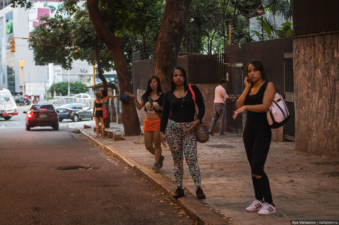  Girls in Calabasas (US)