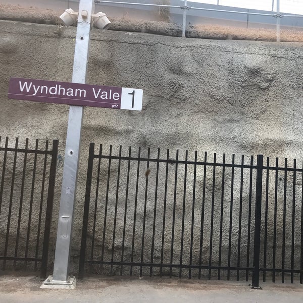 Adult dating  Wyndham Vale